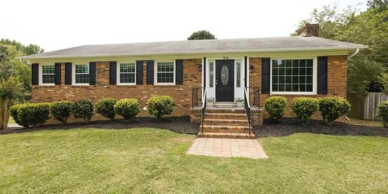 Durham House: 916 Sandlewood Dr