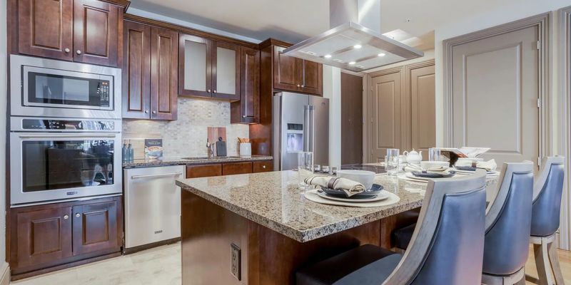 Houston Apartment: 5665 San Felipe St