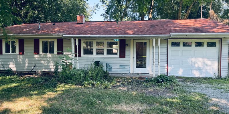 Warsaw House: 615 N Zimmer Rd