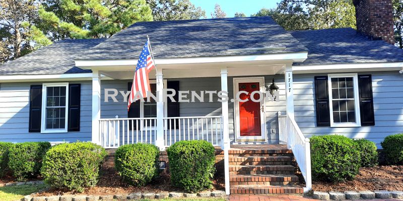 Rocky Mount House: 1717 Old Barn Rd