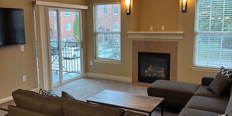 Iowa City Apartment: 613 Grandview Ct