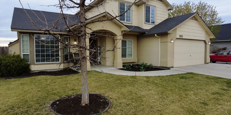 Nampa House: 3551 S Payette River Ave