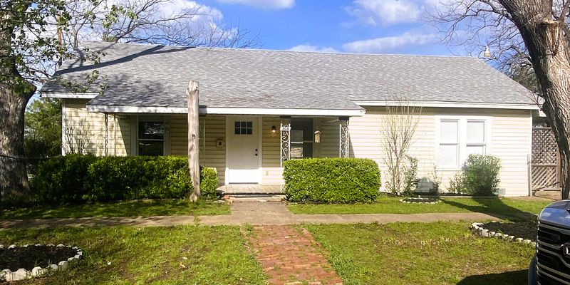 Ennis House: 308 N Shawnee St