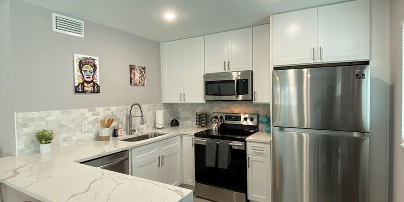 Sarasota Apartment: 1600 8th St