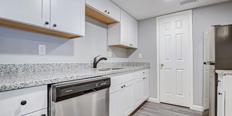 Tomball Apartment: 327 W Hufsmith Rd