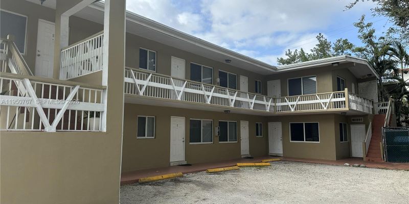 North Miami Apartment: 1585 NE 125th St