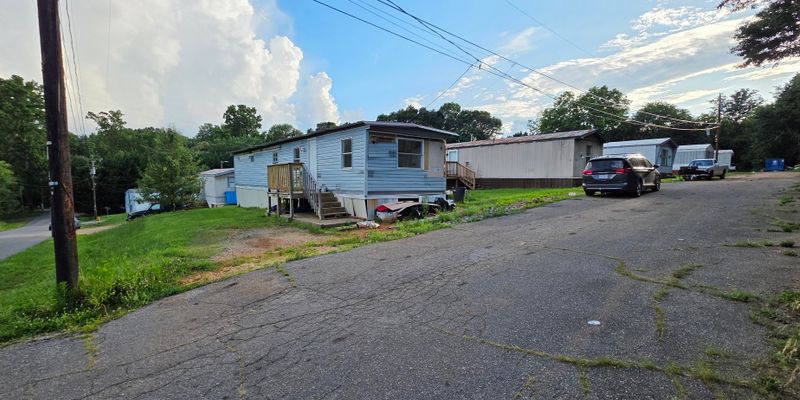 Connelly Springs House: 8364 Cedar St