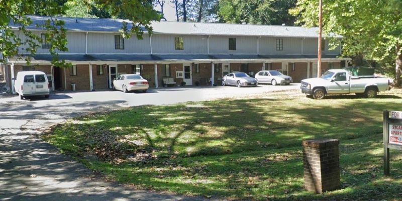 Bassett Apartment: 638 Melrose Dr