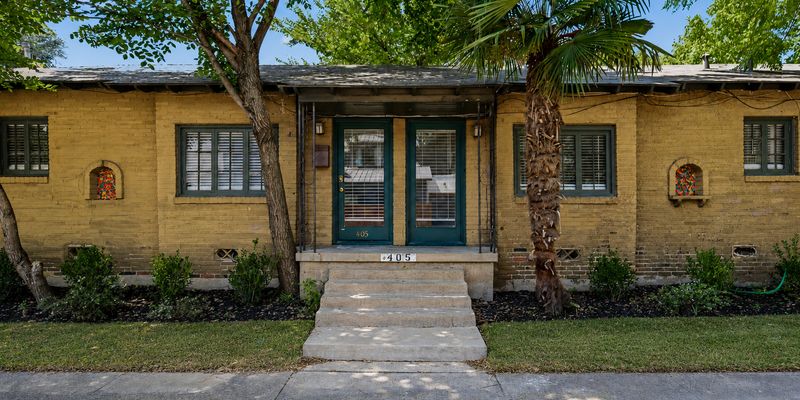 Dallas House: 405 N Prairie Ave