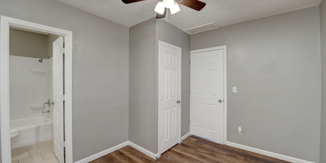 366 Wrexham Ave 366 1-2 photo 10