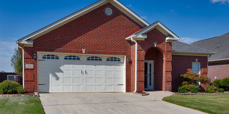 Harvest House: 29863 Thunderpaw Dr