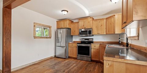 08-008_Kitchen.jpg
