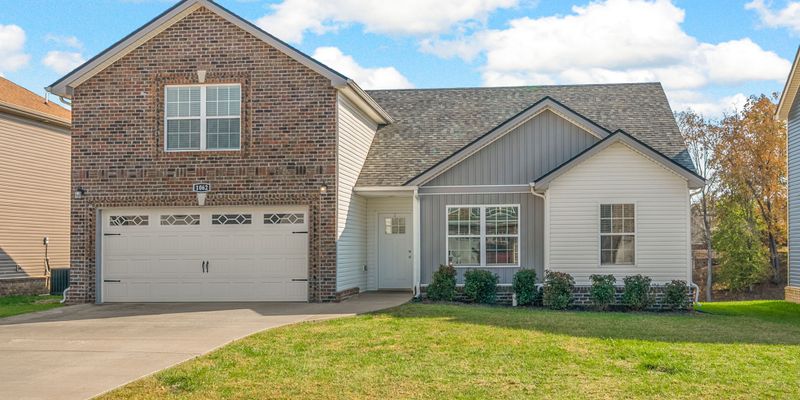 Clarksville House: 1062 Whitney Dr