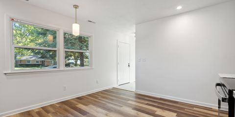 122 706 14th Ave.jpg