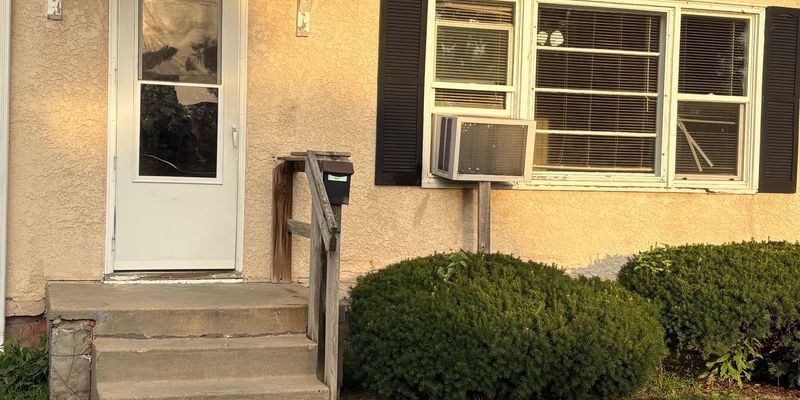 Council Bluffs House: 257 N 29th St