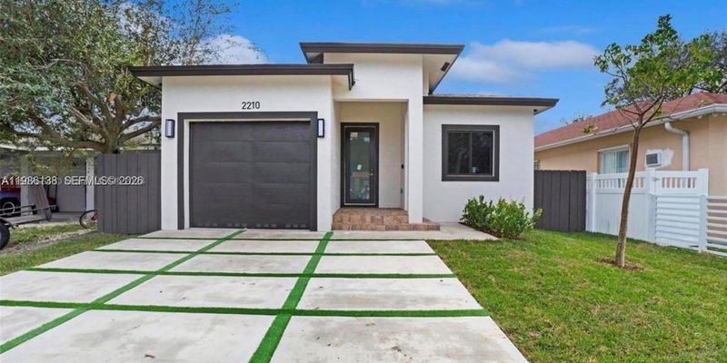 Hollywood House: 2210 Farragut St