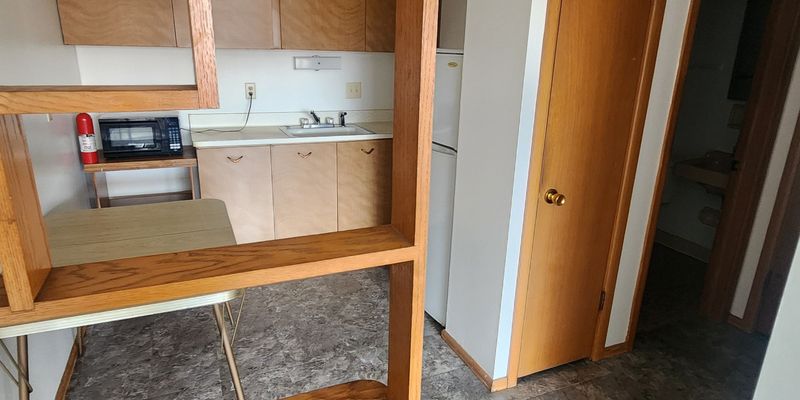 West Allis Apartment: 1484 S 92nd St
