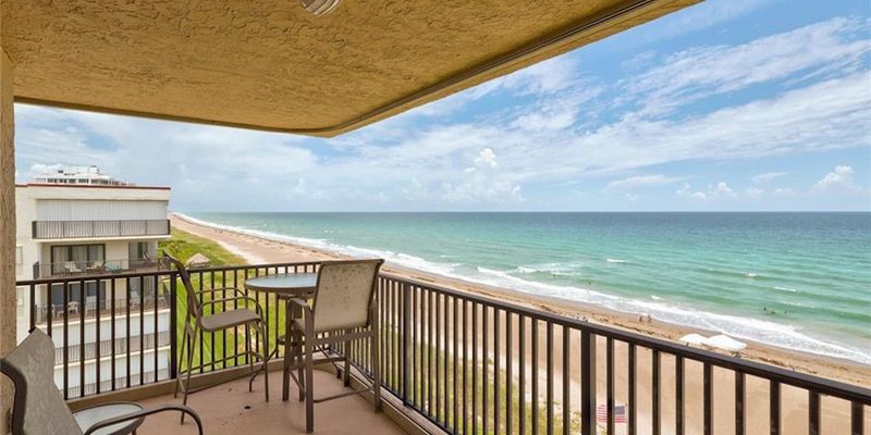 Jensen Beach House: 10200 S Ocean Dr