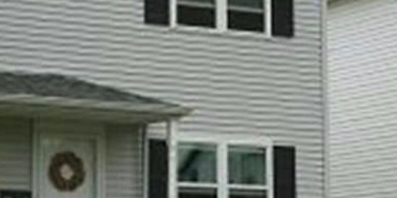 Dubuque House: 420 Clarke Dr