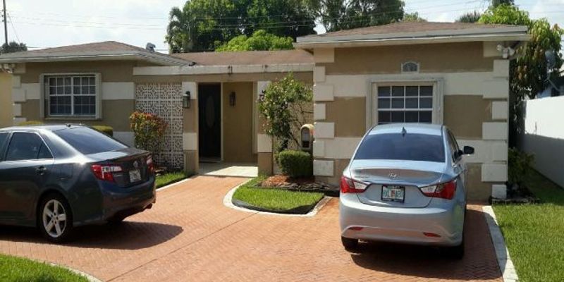 Miramar House: 7956 La Salle Blvd