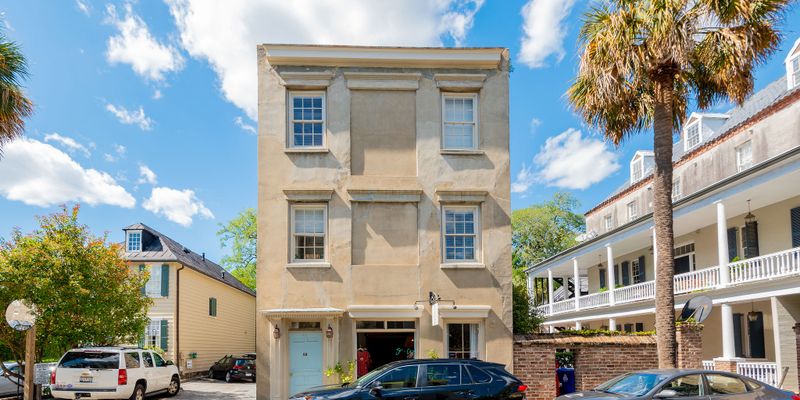Charleston Apartment: 50 Queen Street