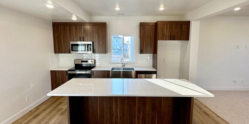 Logan House: 542 W 1150 N