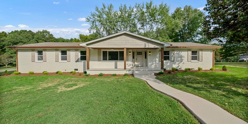 Bowling Green House: 460 Hilltop Trail