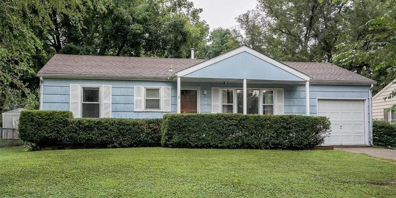 Raytown House: 9006 E 74th St