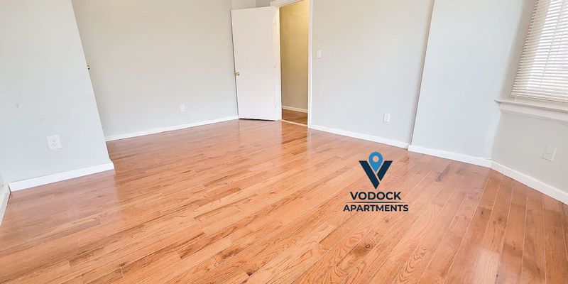 New Haven House: 848 Congress Ave