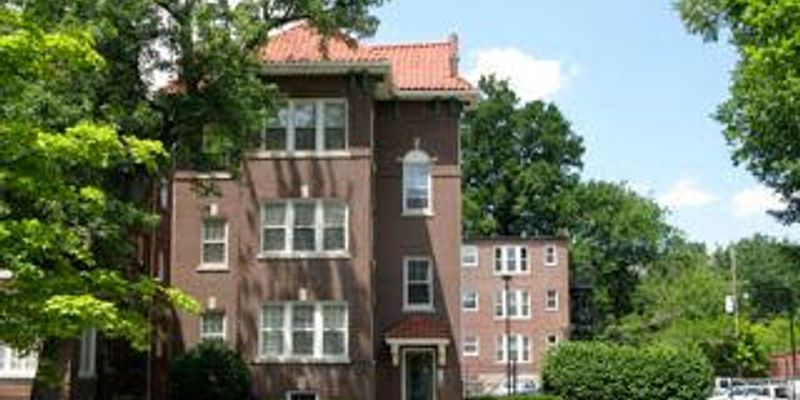 St. Louis Apartment: 5789 Pershing Avenue