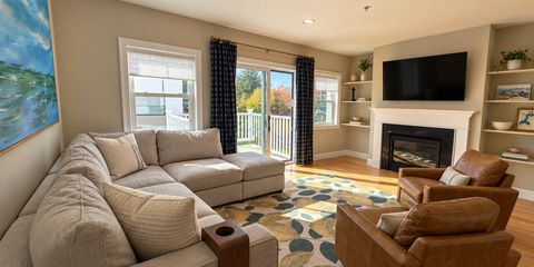 Decluttered living room with warm daylight-9.png