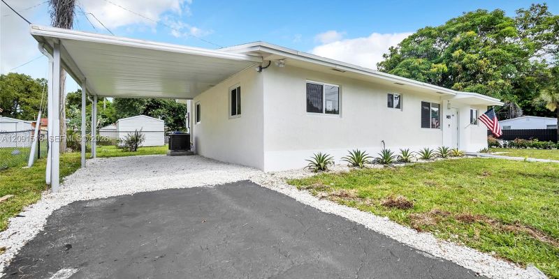 North Miami Beach House: 1401 NE 152nd St