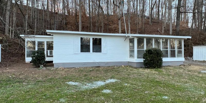 Murrayville House: 6705 Claude Parks Road