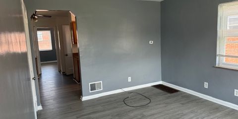 livinglookingintohallandbednew.jpg