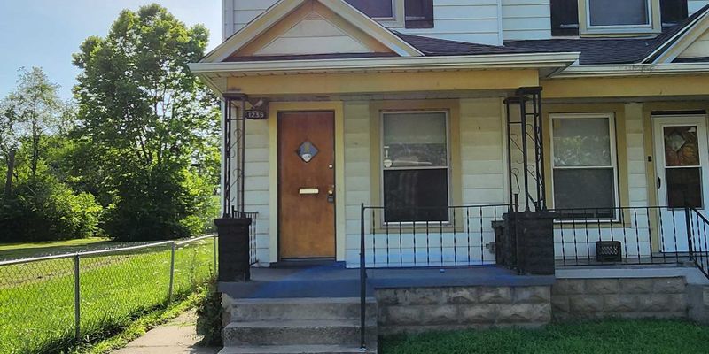 Dayton Apartment: 1237-1239 Wisconsin Blvd