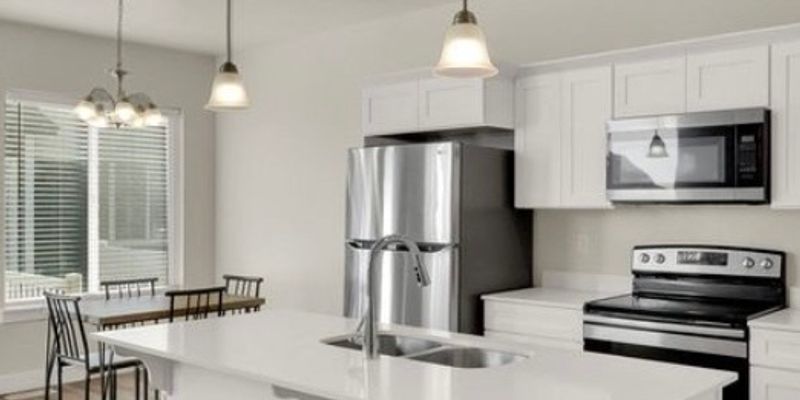 Vineyard House: 287 W 700 N