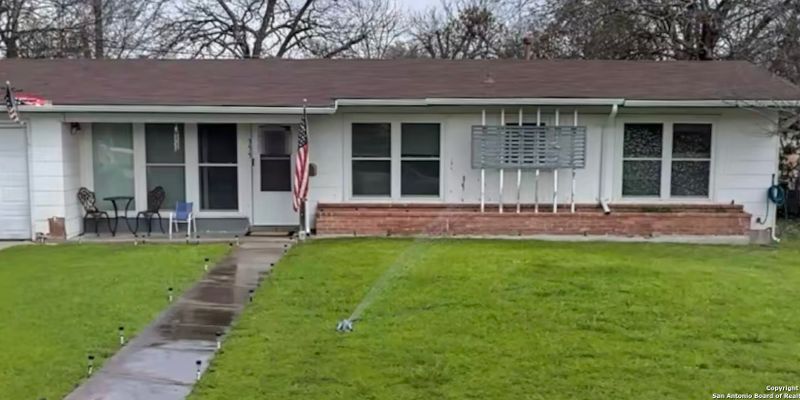 San Antonio House: 355 Cresham Dr