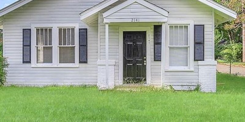 Montgomery House: 2141 Yancey Ave