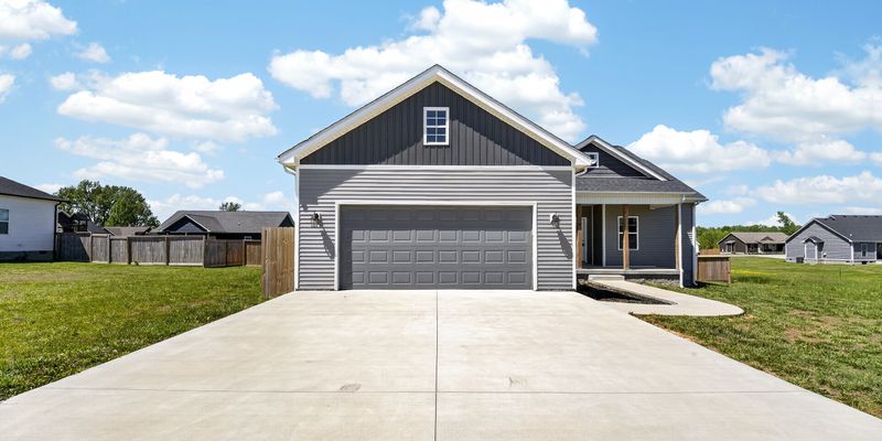 Smiths Grove House: 147 Greenbriar Ln