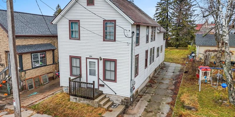 Two Rivers Apartment: 1804 11th St