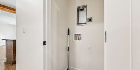 33-web-or-mls-669 E. 8th ave -33.jpg