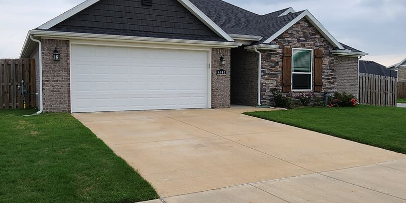 Fayetteville House: 4440 W Havana Ave