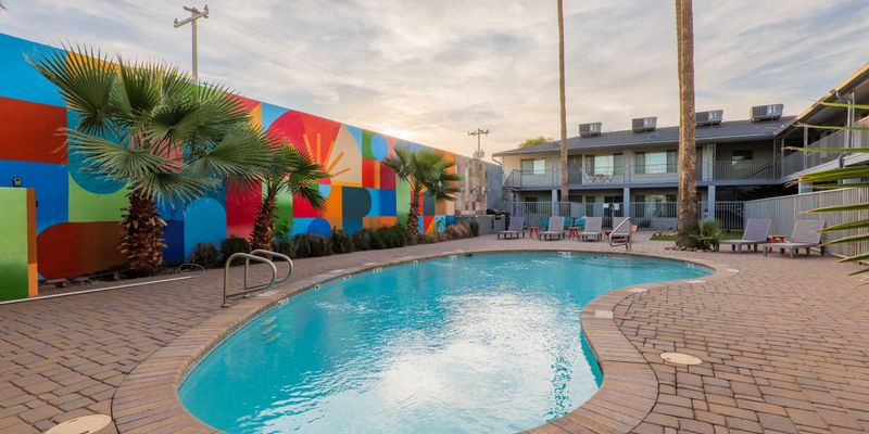 Phoenix Apartment: 1333 E Thomas Rd