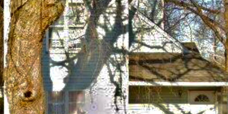 Marion House: 102 Sherwood Point NW