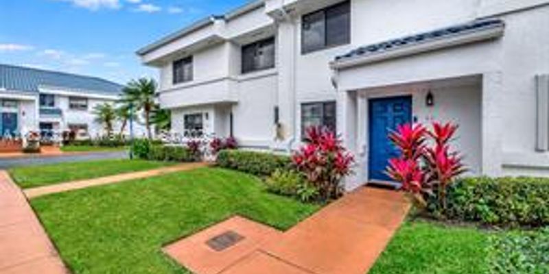 Miami House: 21300 San Simeon Way # K2
