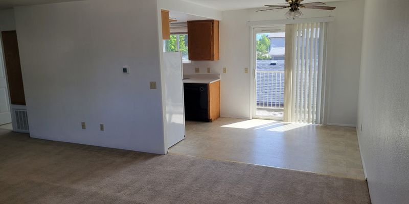 Grants Pass Apartment: 1883 Kellenbeck Ave