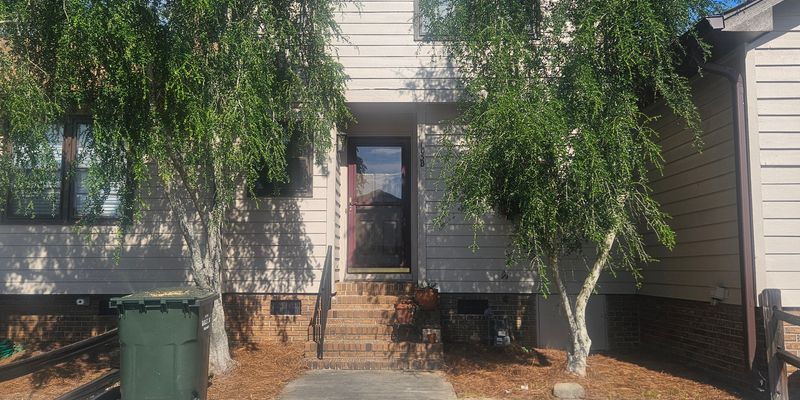 Easley House: 103 Sunningdale Ct