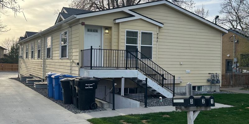 Logan Apartment: 751 N 200 E