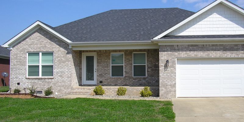 Bowling Green House: 2946 Gunsmoke Trail Way