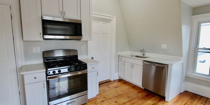 New Bedford Apartment: 321 Union St